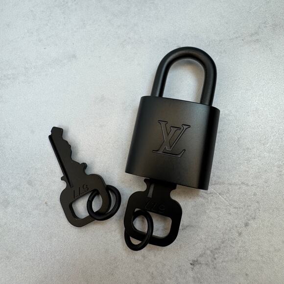 Louis Vuitton Black Lock and Key Set Matte Metal - New - Rare - Authentic LV - Picture 1 of 6